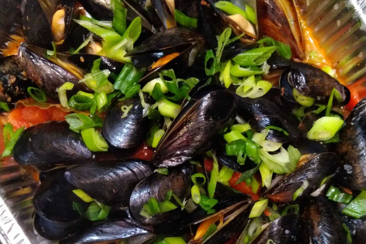 Moules à la Portugaise / Portuguese Style Mussels