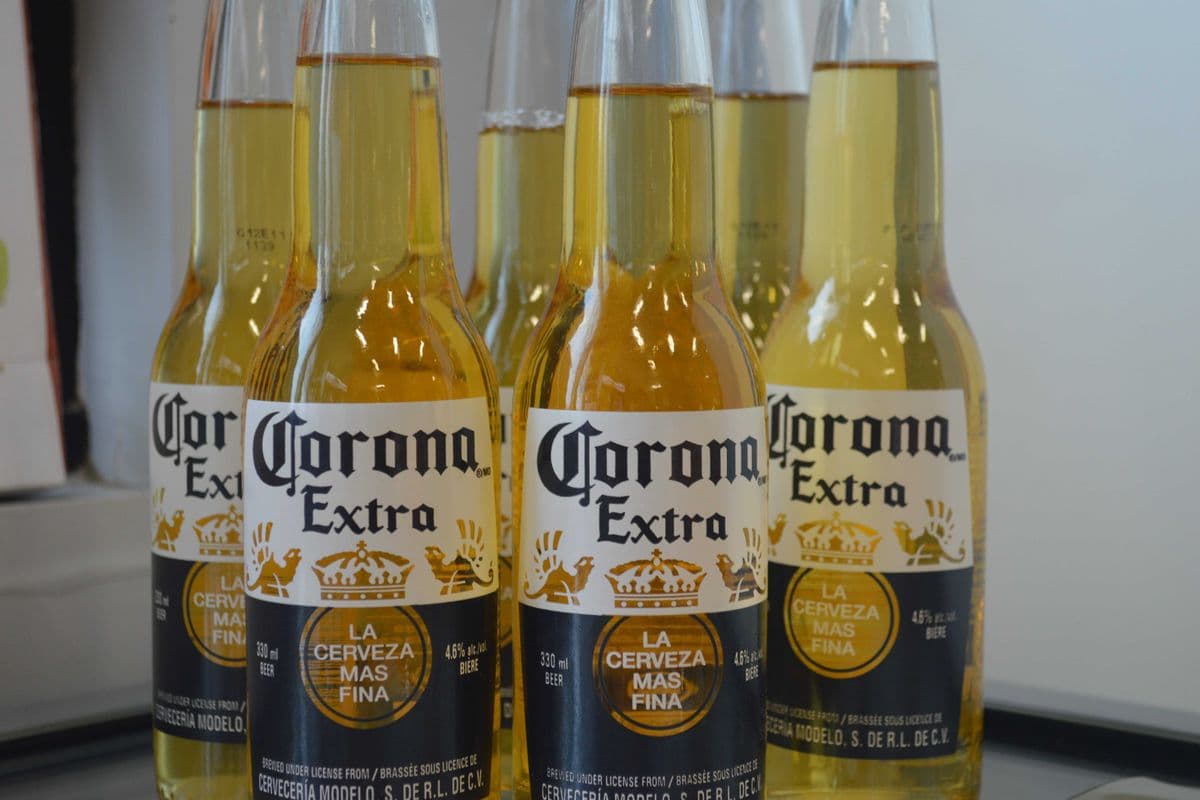 Corona Extra (6 Pack) (1 x 330 ml)
