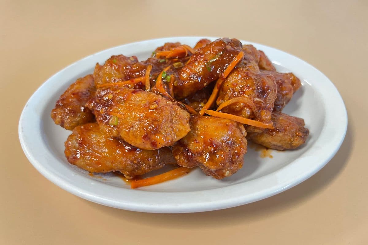 P5. House Spicy Chicken Wings