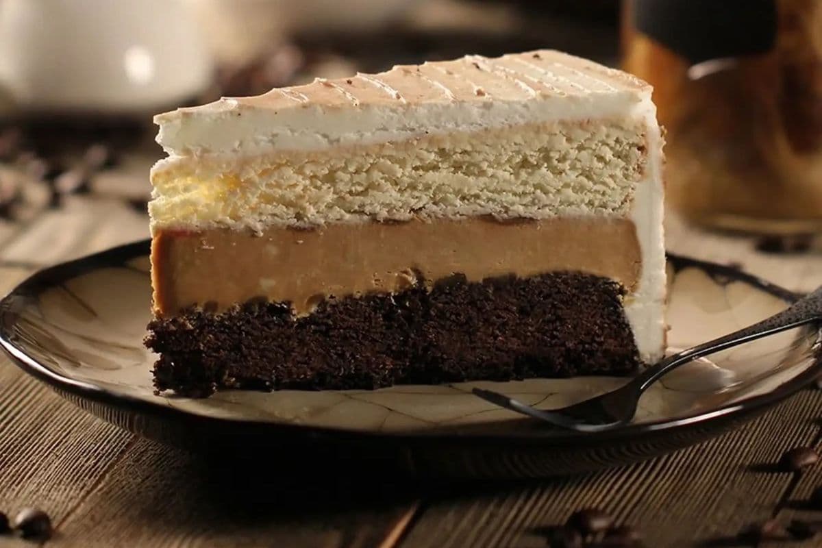 SALTED CARAMEL COLD BREW CAKE (1 Slice)