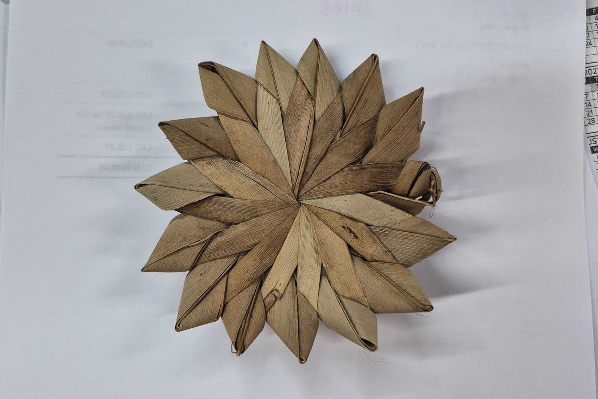 Palm Leaf Flower Foot Toy (3.5 inches)