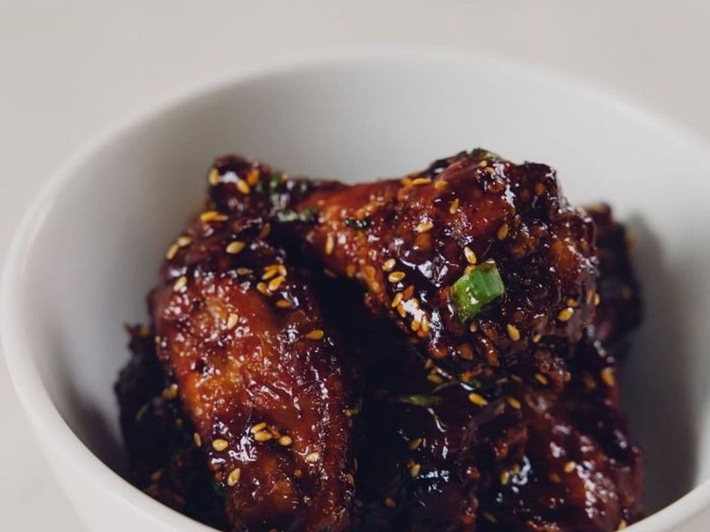 CHICKEN WINGS
