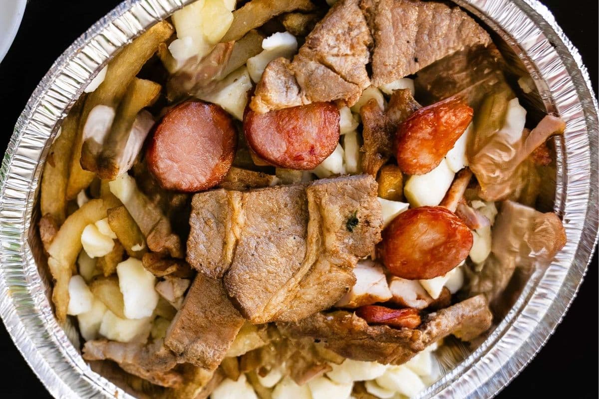 Poutine d'Escalopes de Porc avec Chorizo / Pork Cutlet and Salsage Poutine