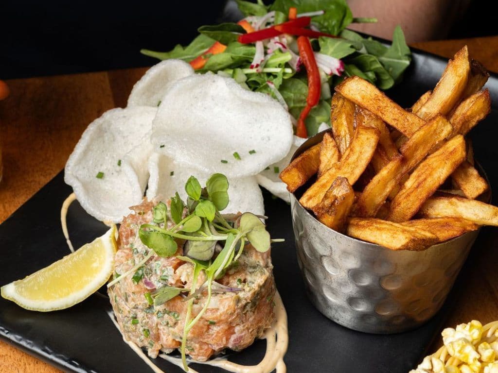 Tartare de saumon / Salmon Tartar