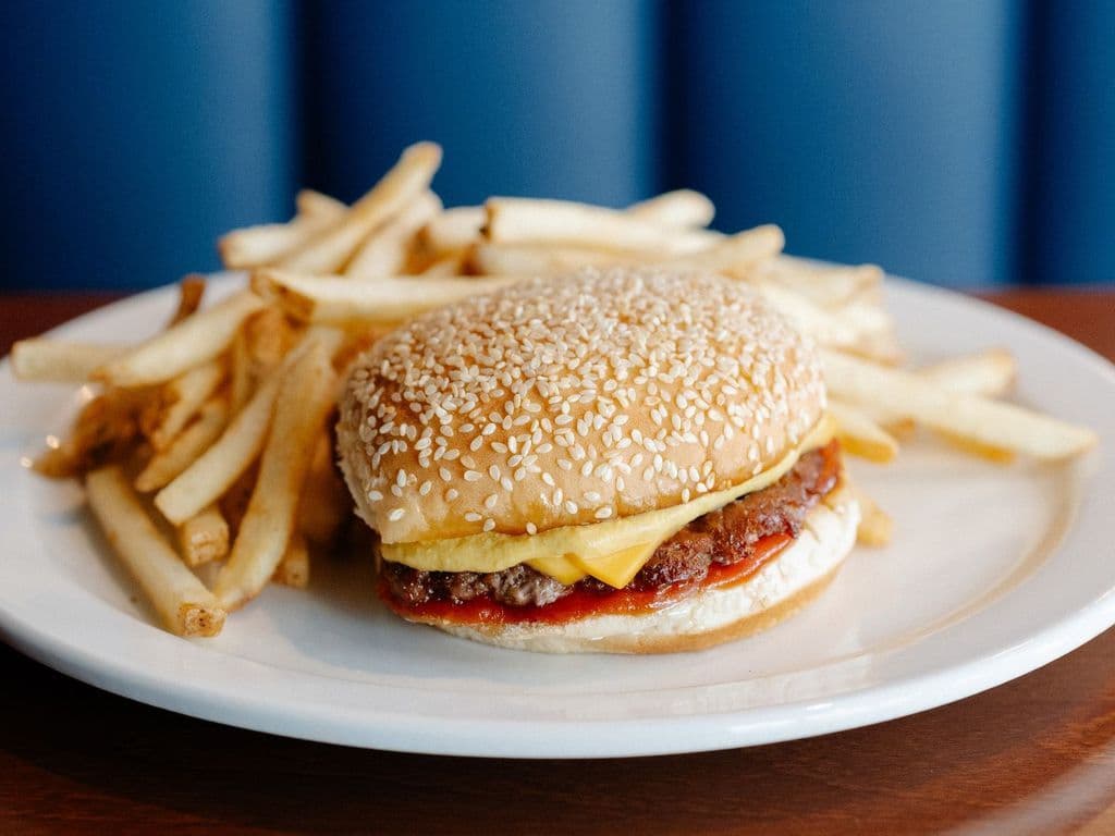 Kid's Cheeseburger