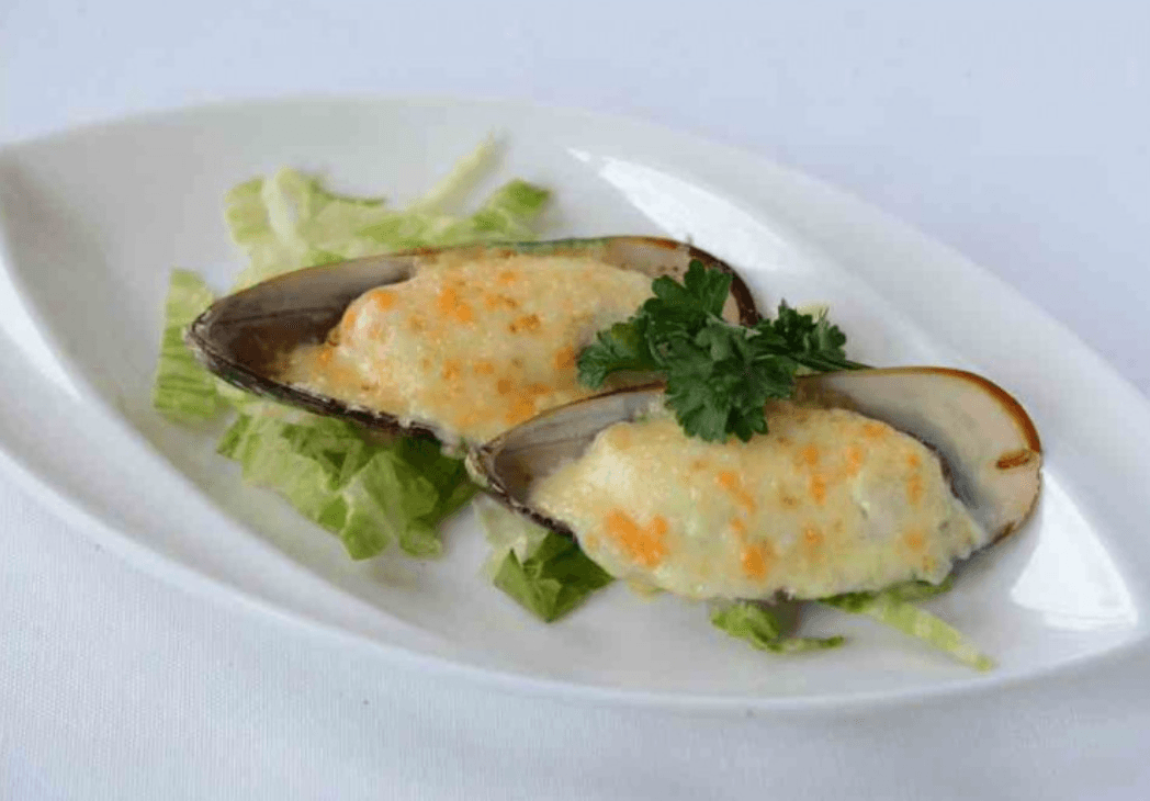 C6. Baked Mussels (6 pcs)