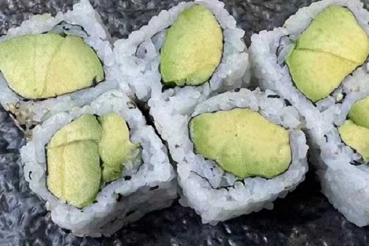 R01. Avocado Roll ⽜油果卷