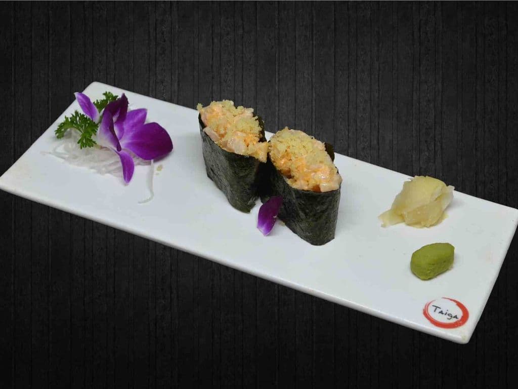 Spicy Salmon Sushi (2pcs)