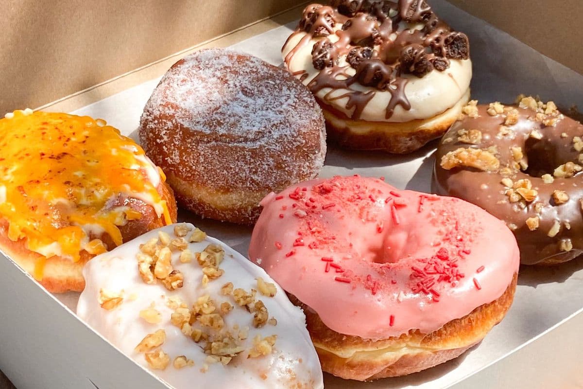 6 Assorted Premium Bronuts (3 filled donuts + 3 unfilled donuts)