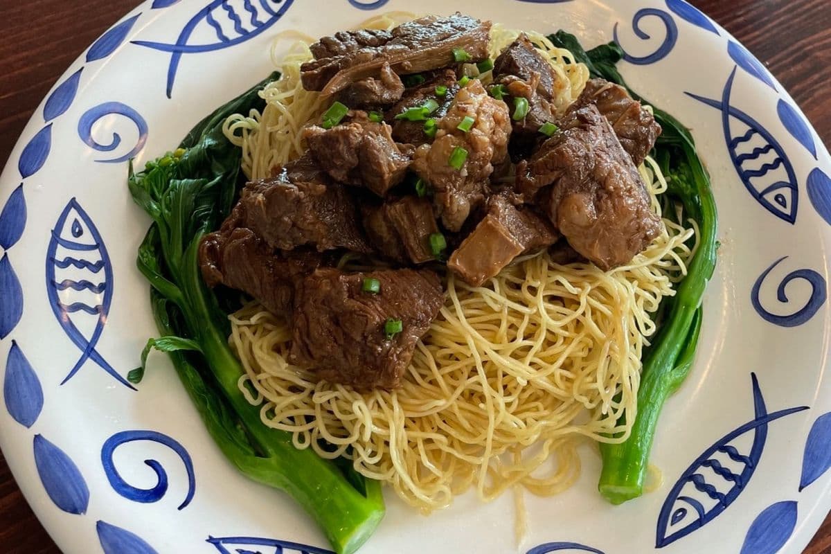 L1 - Beef Stew Lo Mein with Soup 畤菜牛腩撈麵