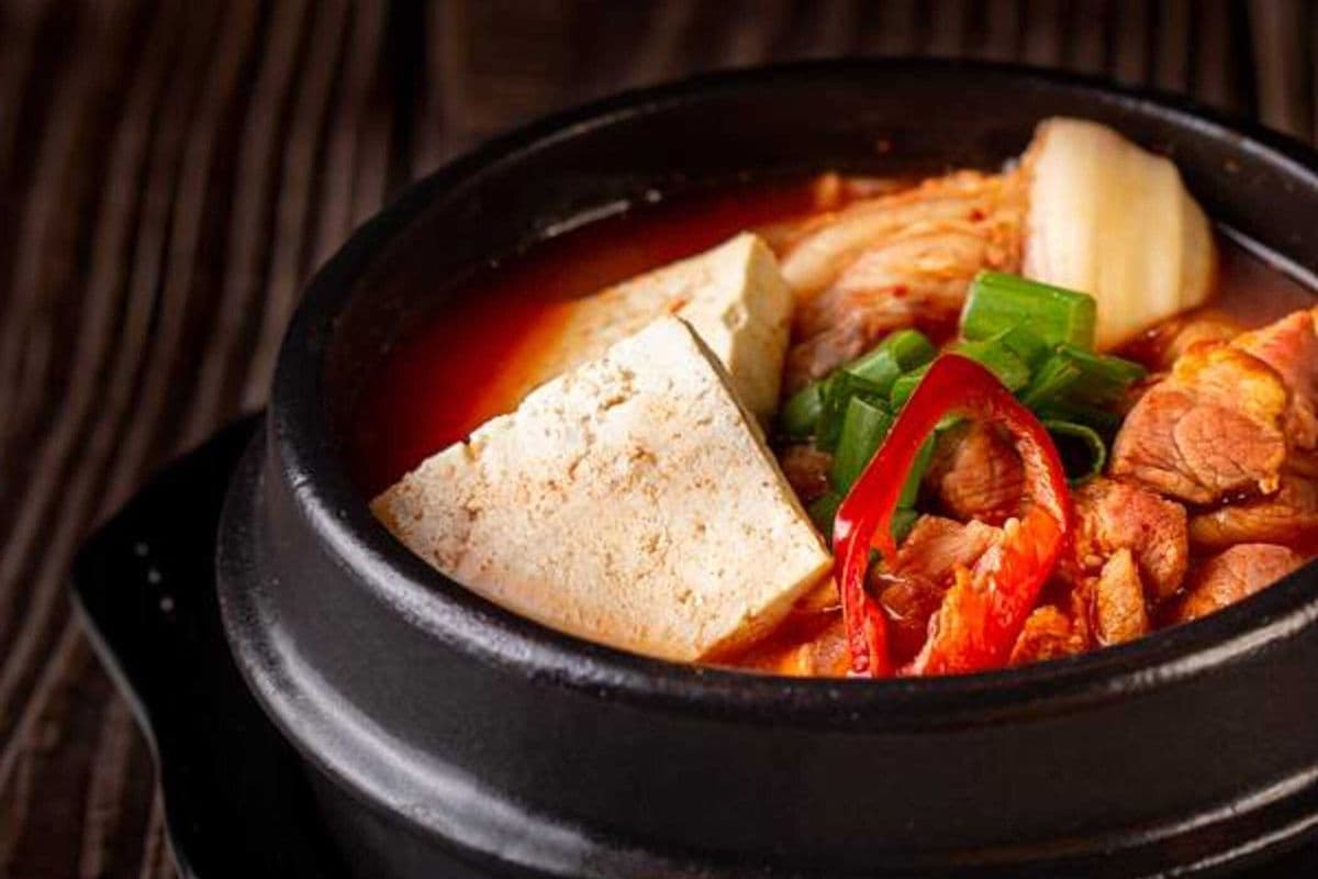 Kimchi Stew (김치찌개 韩式泡菜汤)