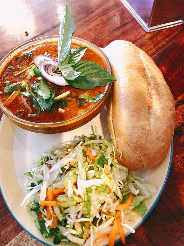 Curry Beef with Baguette