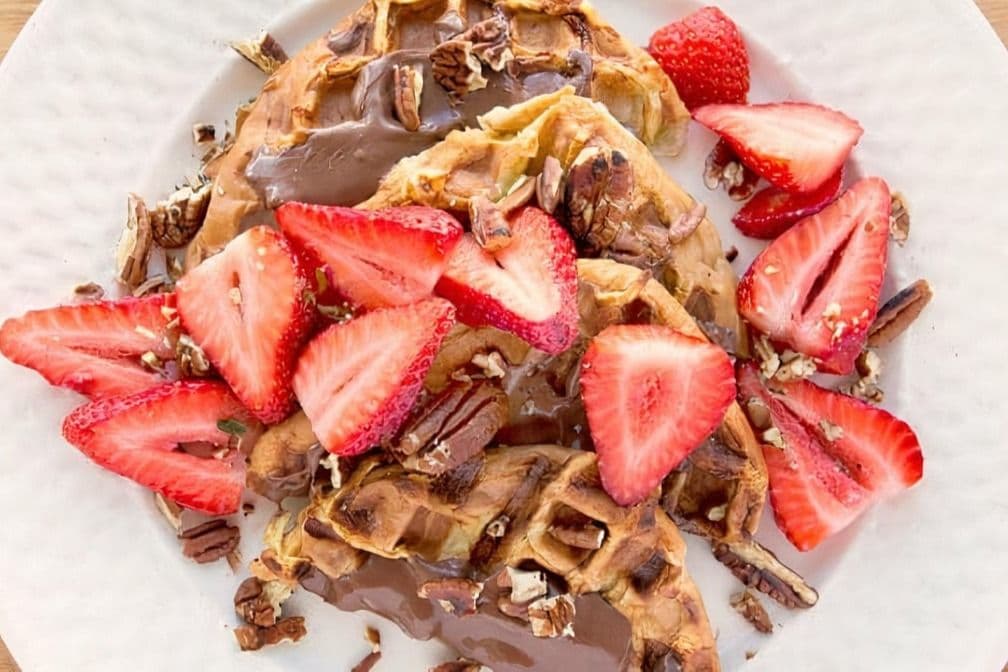 Gaufres des bananes, fraises avec nutella / Bananas, Strawberries with Nutella