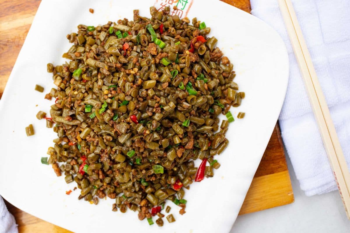 Stir-Fried Cowpea with Minced Pork 肉末酸缸豆