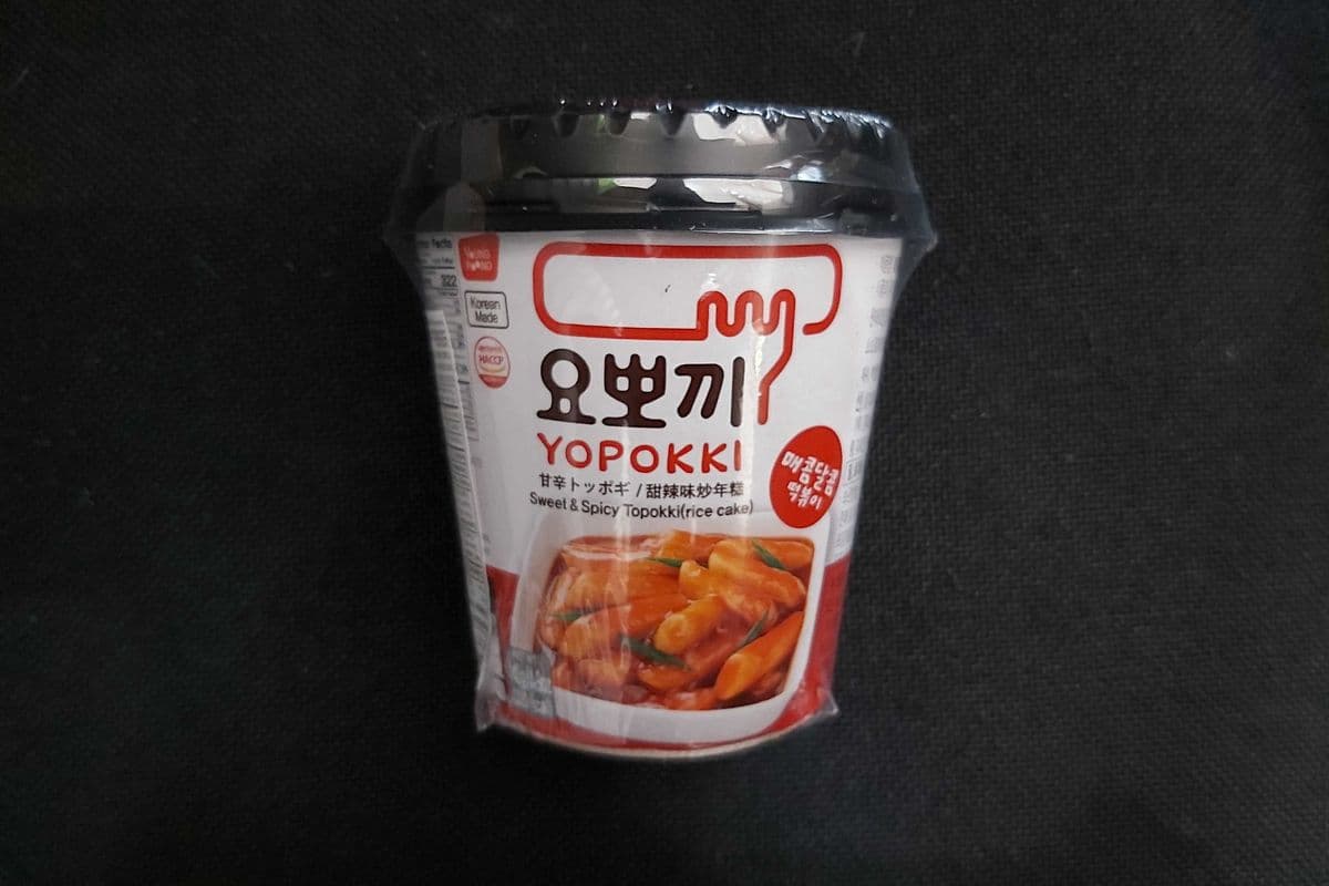 Yopokki Pâte De riz Avec Sauce Sweet & Spicy / Rice cake with Sauce Sweet & Spicy 140g