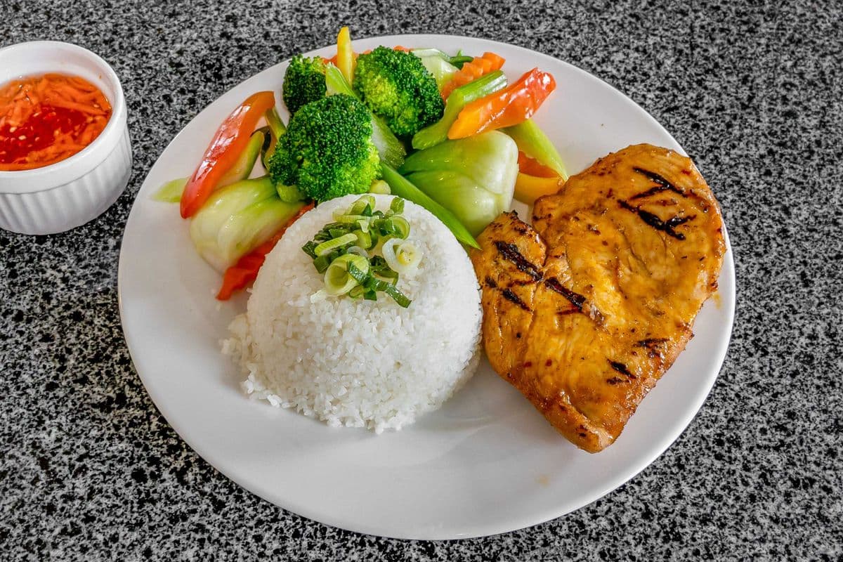 33. Com Ga Nuong Xa
