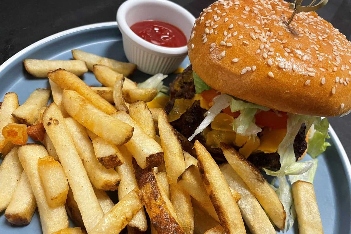 Cheeeeseburger