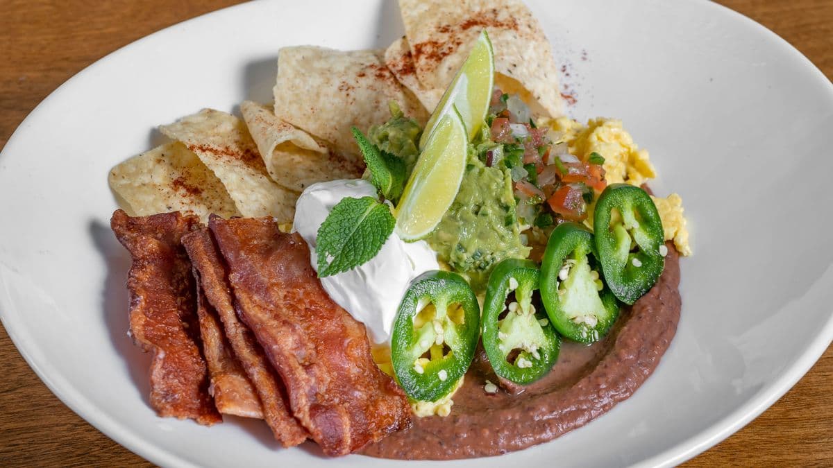 Huevos chilaquiles