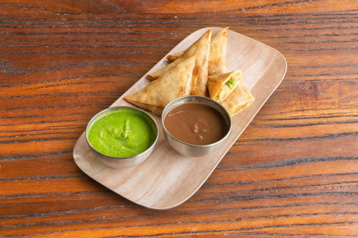 Veggie Samosa (Pack of 4) (Qty 4 )