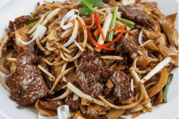 Stir-Fried Beef with Flat Rice Noodle in Soy Sauce 乾炒牛河