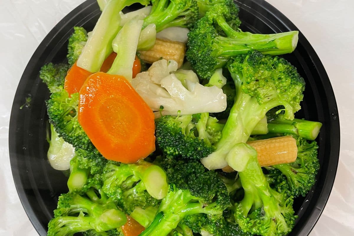 28. Plain Mixed Greens