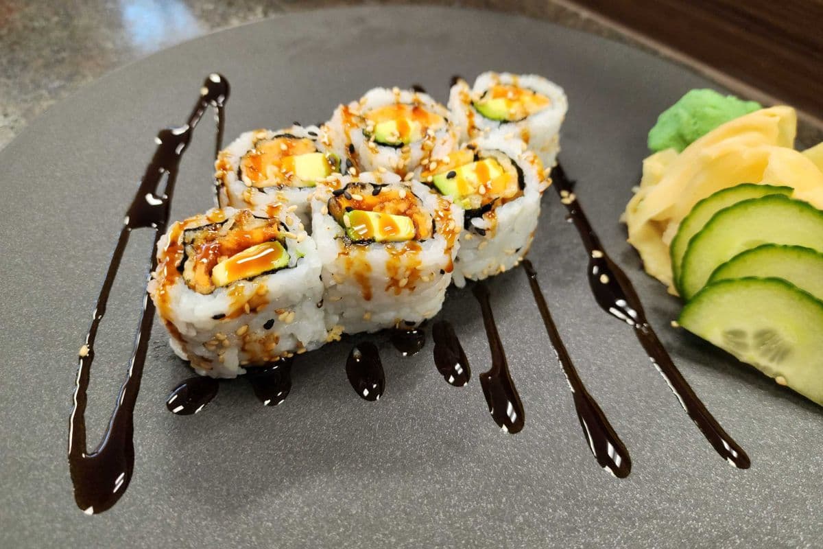 204. ASIA (Tempura au patate douce, avocat, sauce d'anguille / Sweet potato Tempura, avocado, eel sauce)