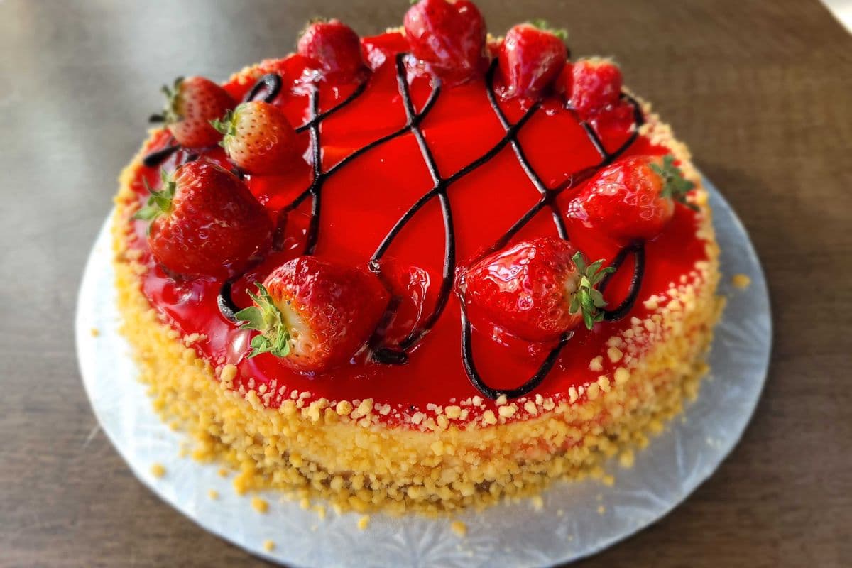 Strawberry Cheese Cake (8-10 People)