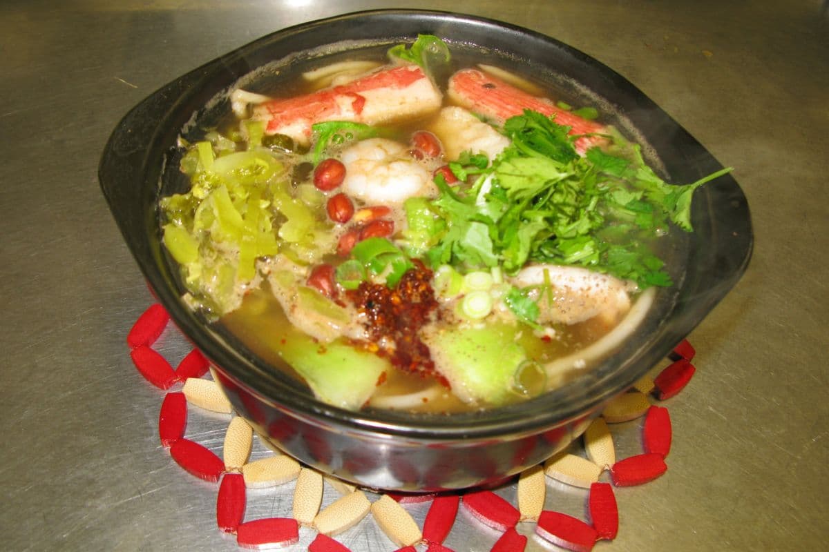 22. Seafood Noodle Soup 海鲜面