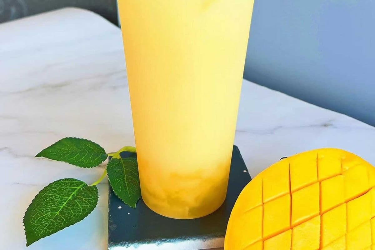 Mango Yakult w/ Passion Fruit Jelly 金顶芒果养乐多