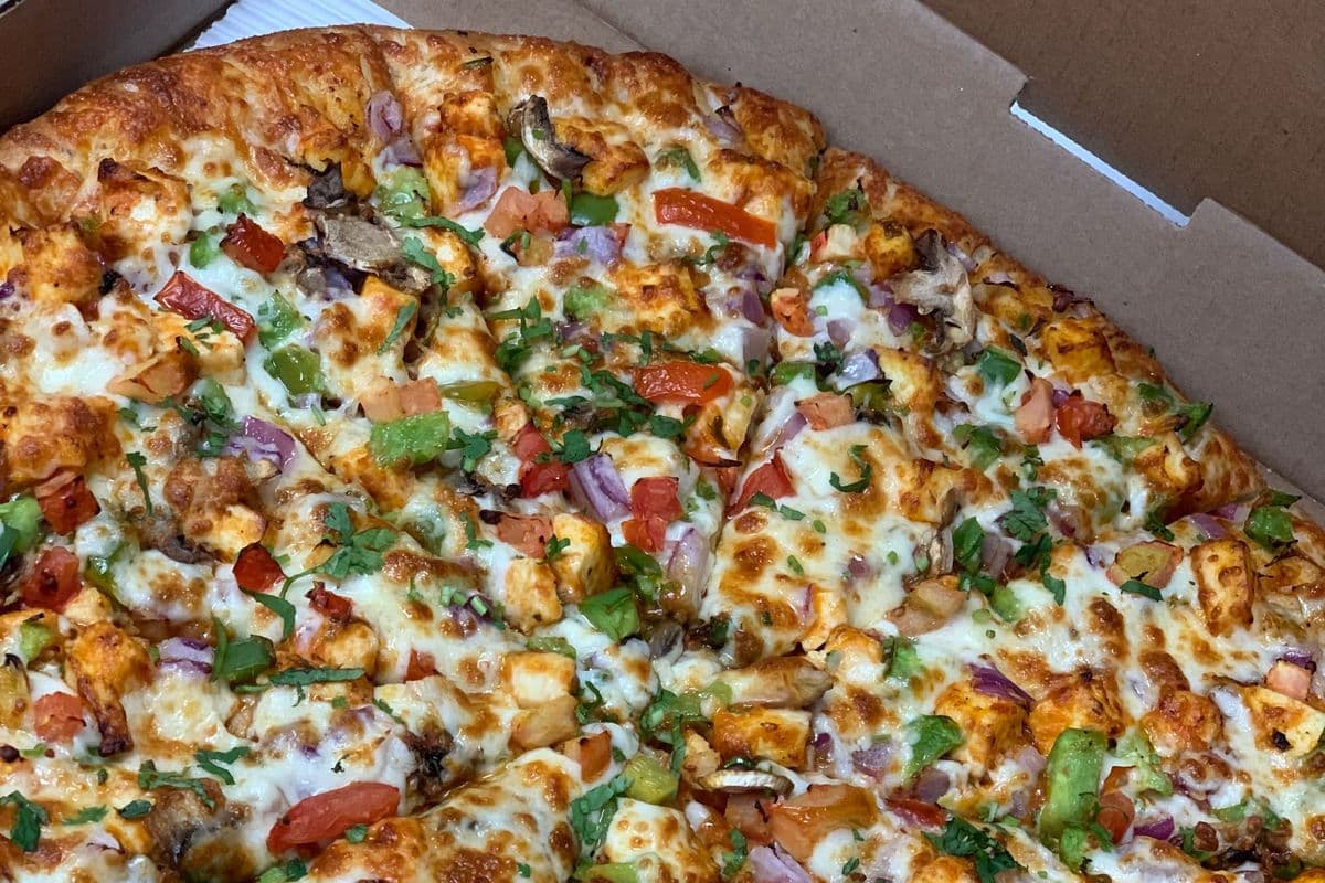 Medium Garlic Butter Paneer Pizza