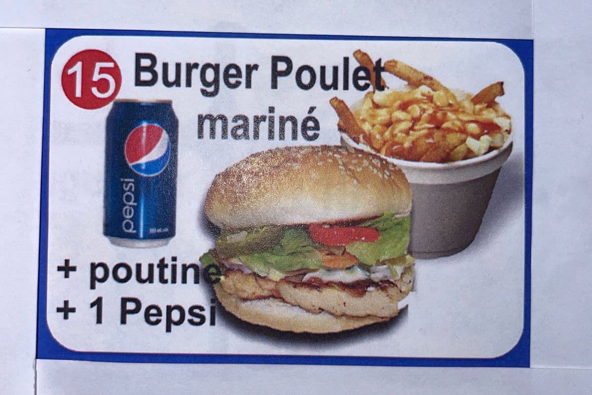 #15 Combo : 1 Burger au poulet + poutine + 1 pepsi