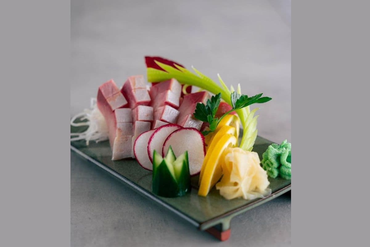 Hamachi Sashimi (5 pcs)