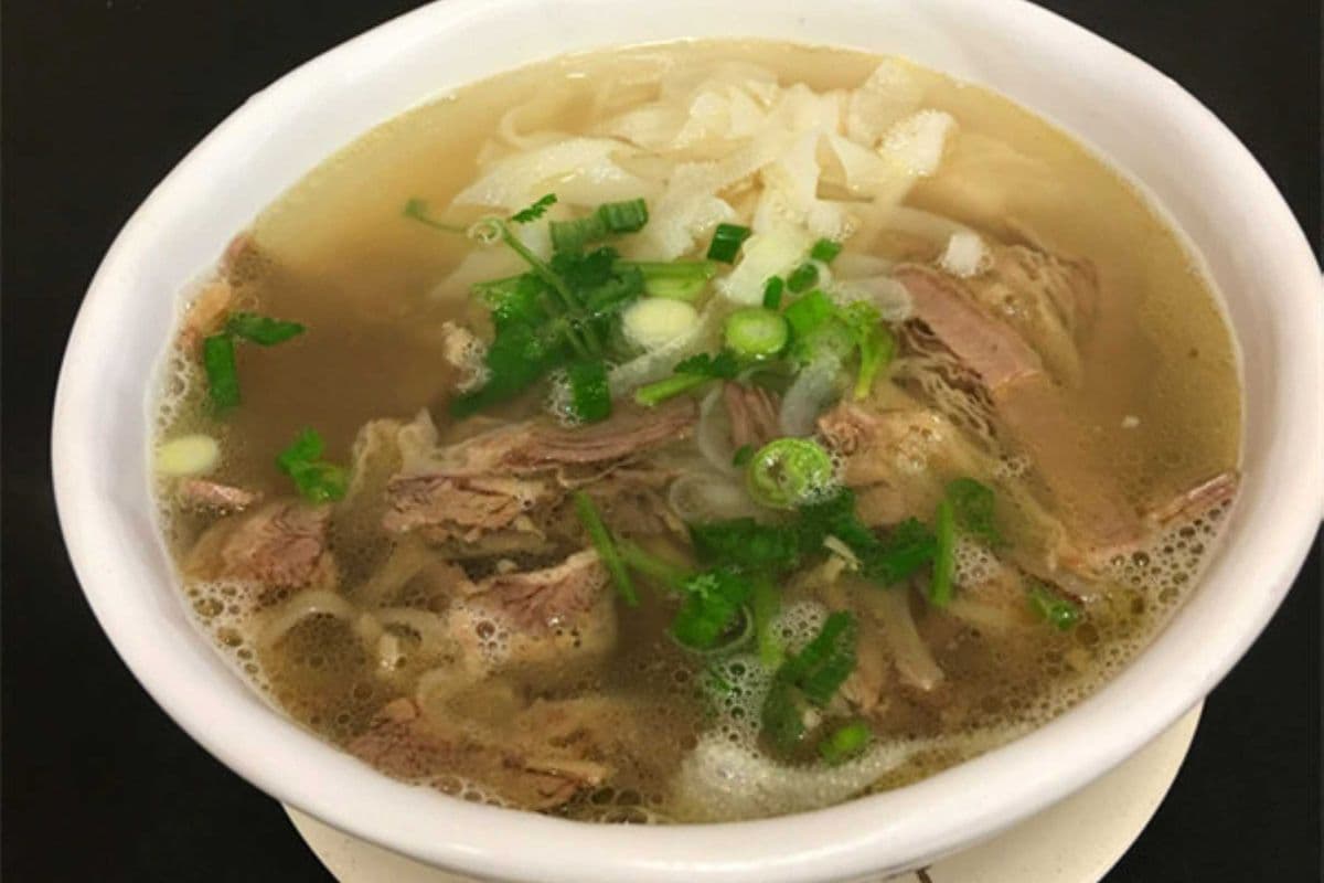 043. Tripe and Rare Beef Rice Noodle Soup