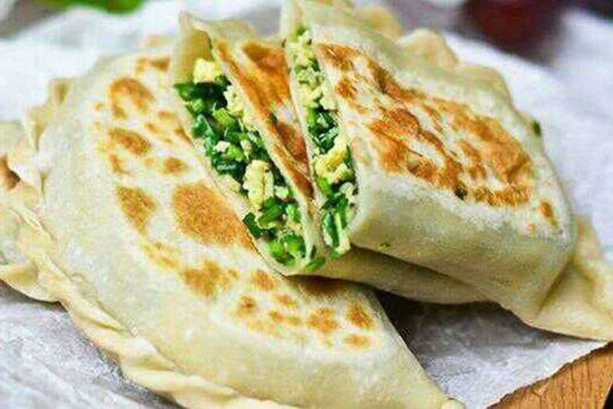 9. Leek and Egg Pancake(韭菜盒子)