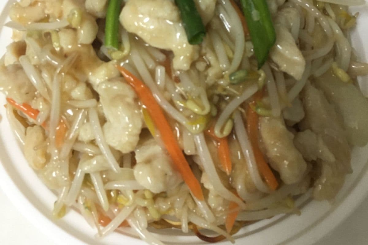 Chicken with Bean Sprout Crispy Chow Mein 鸡炒面