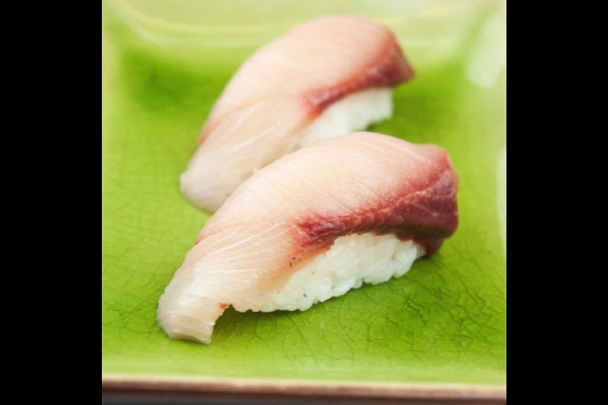 E03. Hamachi Nigiri (1 pc)
