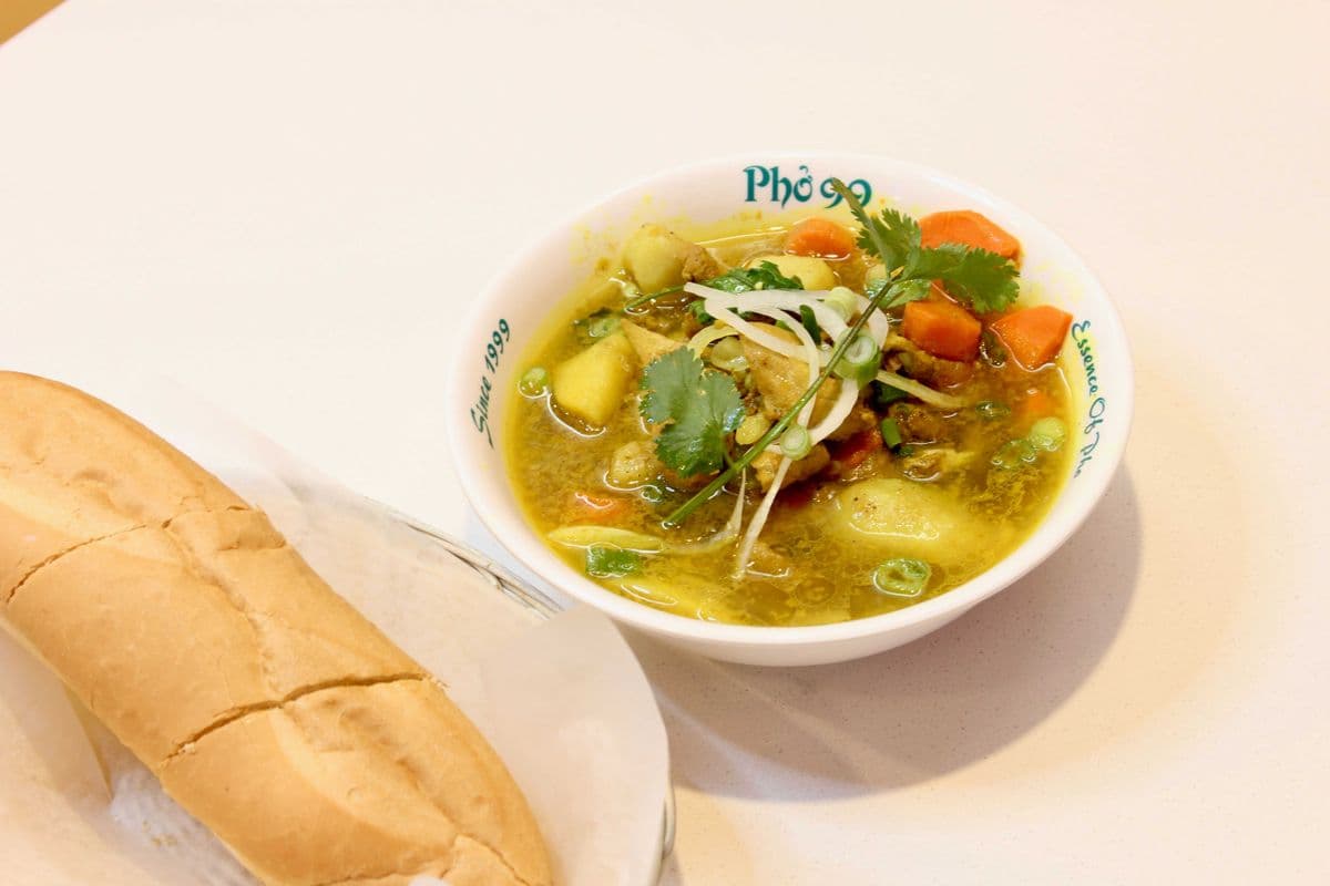 50. Curry bánh mì