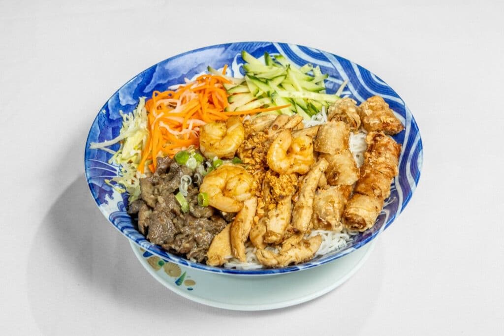 B33. Non Spicy Deluxe XL Bowl (2 Spring rolls, Shrimps, Grilled Chicken, and Beef)