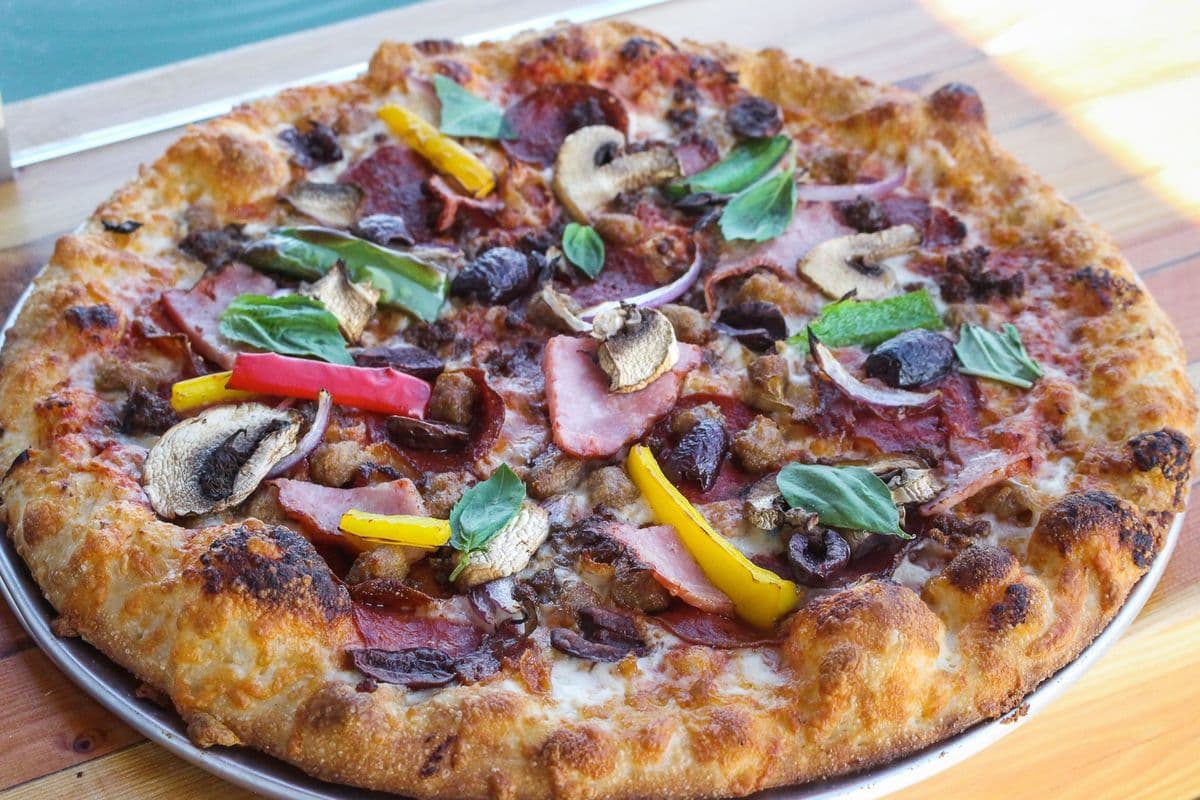 Medium Captain's Combo Pizza