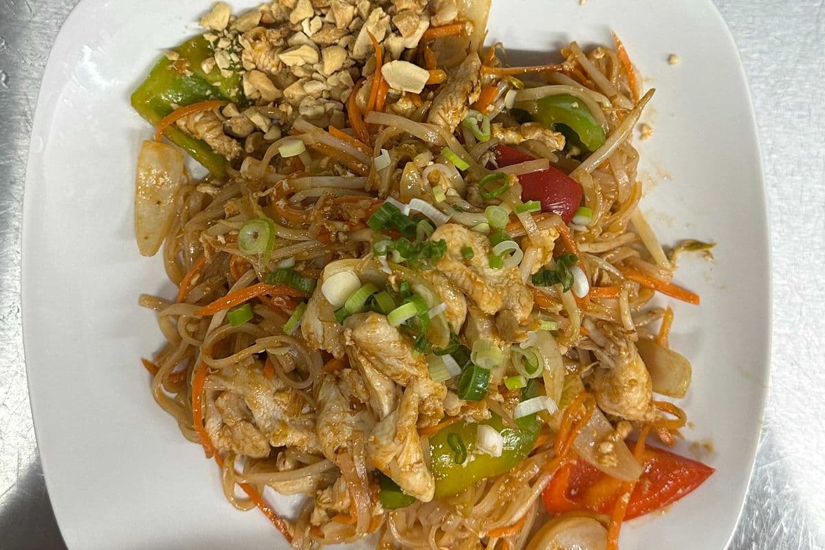 F1. Chicken Pad Thai