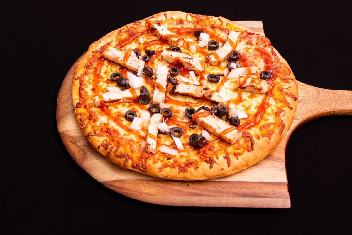 Pizza moyenne au poulet barbecue