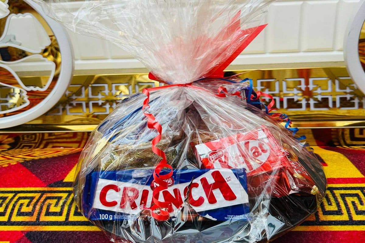 Hamper include Chocolates and more