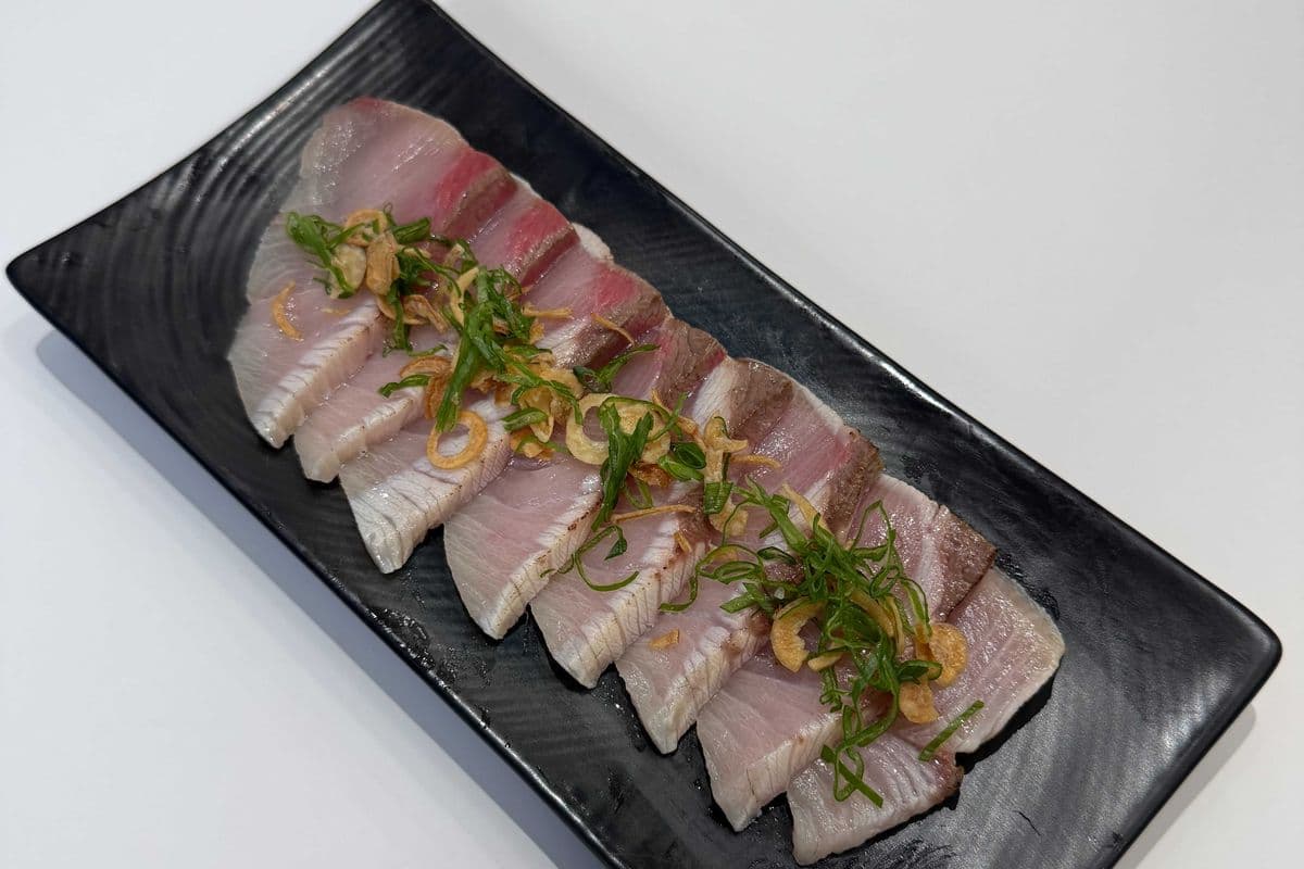A7. Hamachi Carpaccio (8 pcs) 薄切油甘魚