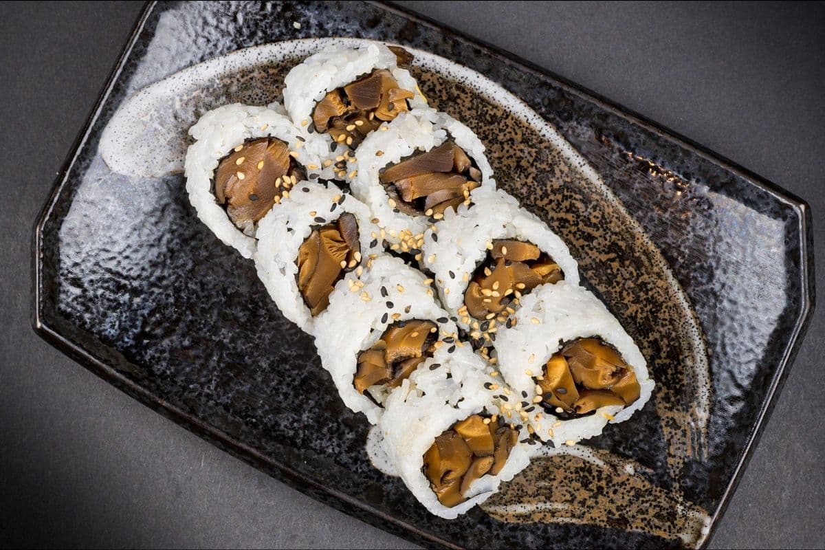 Mushroom Roll (8 Pieces)
