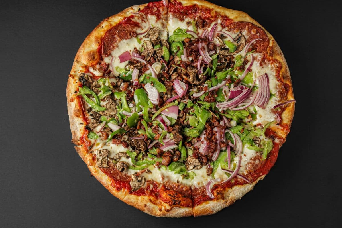 Pizza la garnie de luxe / Luxury Garnished Pizza