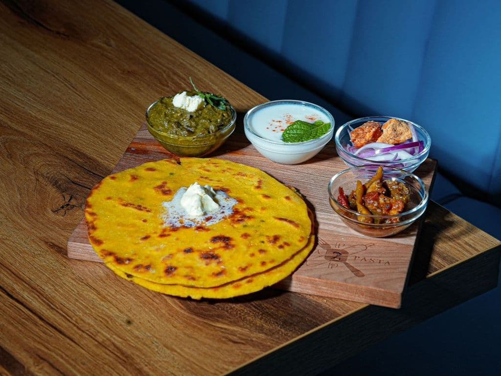 Makki Di Roti Sarson Da Saag Thali
