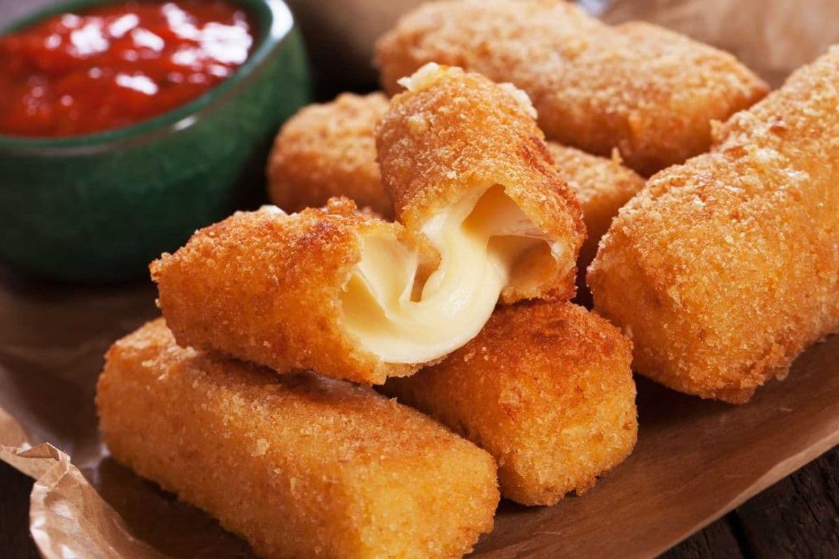 Mozzarella Sticks (5 pcs)