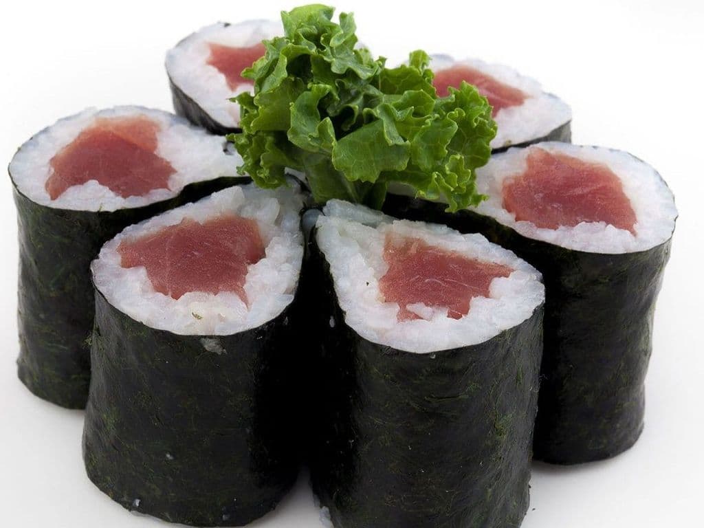 M04. Red Tuna Roll (6 Pcs)