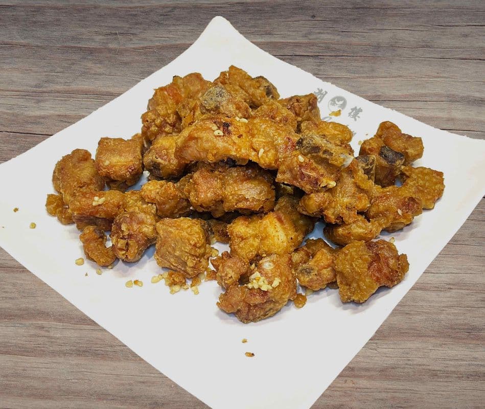 Dry Garlic Spareribs / 蒜子乾骨