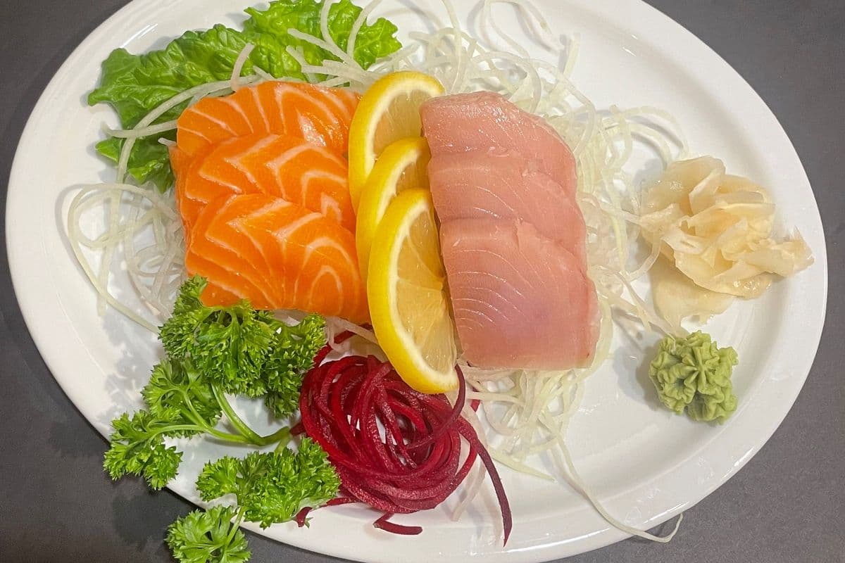 Salmon and Tuna Sashimi (6 pcs)